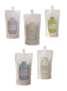 Beauty aus Italien gibt es von Davines jetzt in 5 weißen Nachfüllbeuteln, mit buntem Labeldruck der zur jeweiligen Shampooflasche passt.