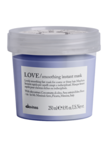 Beauty aus Italien gibt es als nachhaltige Haarpflege im milchigen Tiegel mit fliederfarbener Haarmaske.