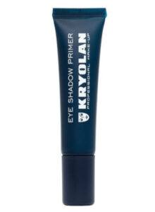 Blaue Augen können mit einem Lidschatten-Primer längere Haltbarkeit erlangen.