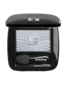 Blaue Augen können mit hellblauem Lidschatten auch sehr soft und pastellig wirken.