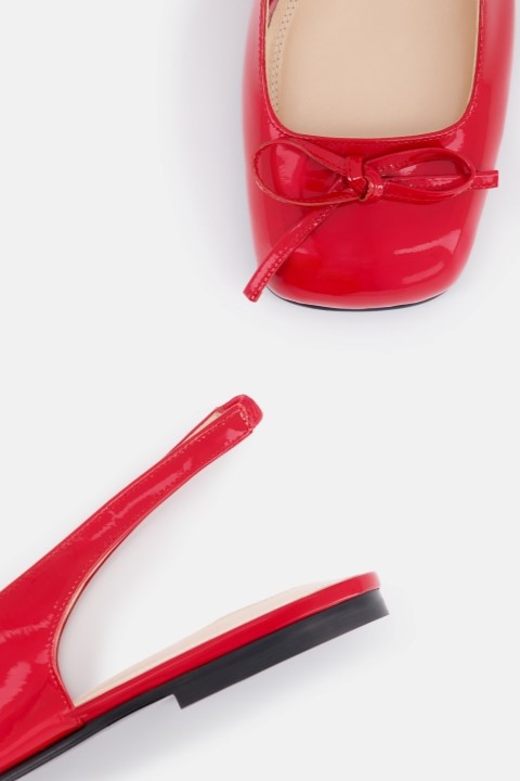 Rote Ballerinas mit Slingback bei Nodaleto, Frühjahr/Sommer 2025
