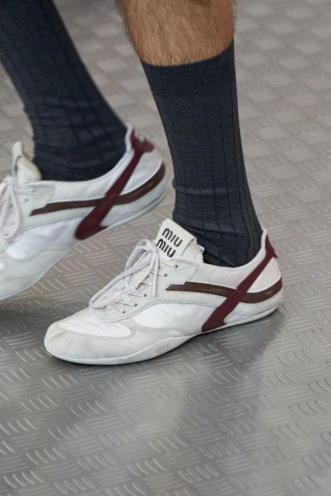 Schmale Sneaker bei Miu Miu, Frühjahr/Sommer 2025