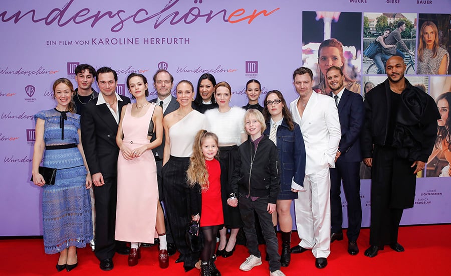 Der Cast von “Wunderschöner” wurde in Berlin bei der Premiere bejubelt. Foto: © Warner Brothers