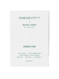 Kollagen-Supplements Derma One von Onegevity in Kooperation mit Royal Fern – minimalistisch gestaltete weiße Verpackung mit grüner Aufschrift, die Inhaltsstoffe wie Kollagen, Hyaluronsäure, Niacin und Vitamin C aufführt.