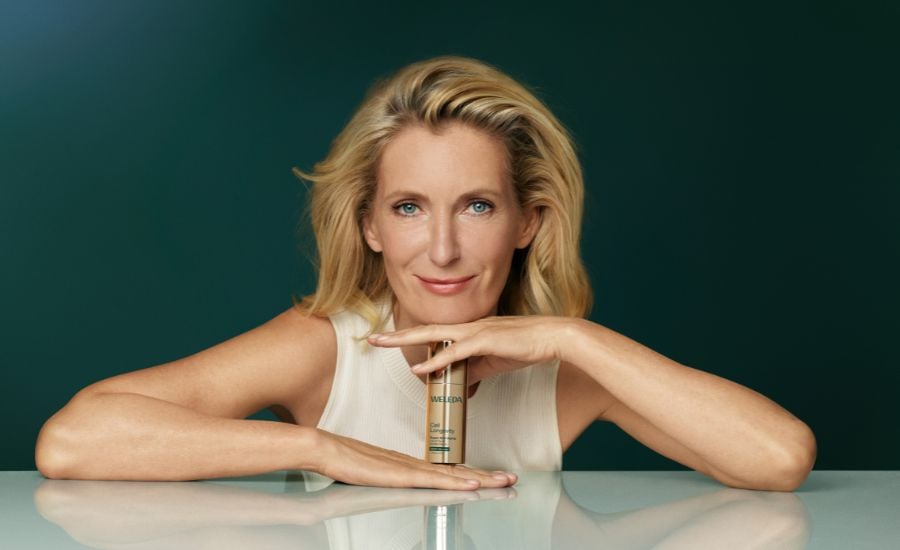 Maria Furtwängler ist das Gesicht der neuen Weleda Cell Longevity Linie, die auf dem Wirkstoff NAD+ basiert. Foto: PR.