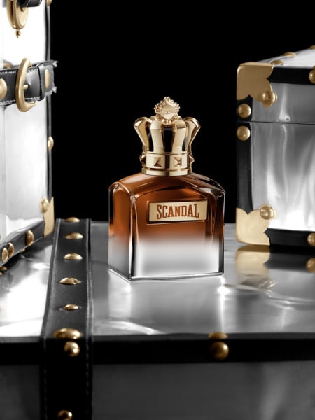 Männerdüfte für den Valentinstag werden mit "Scandal Elixir For Him" von Jean Paul Gaultier zu einem von Intensität getränktem Duft.