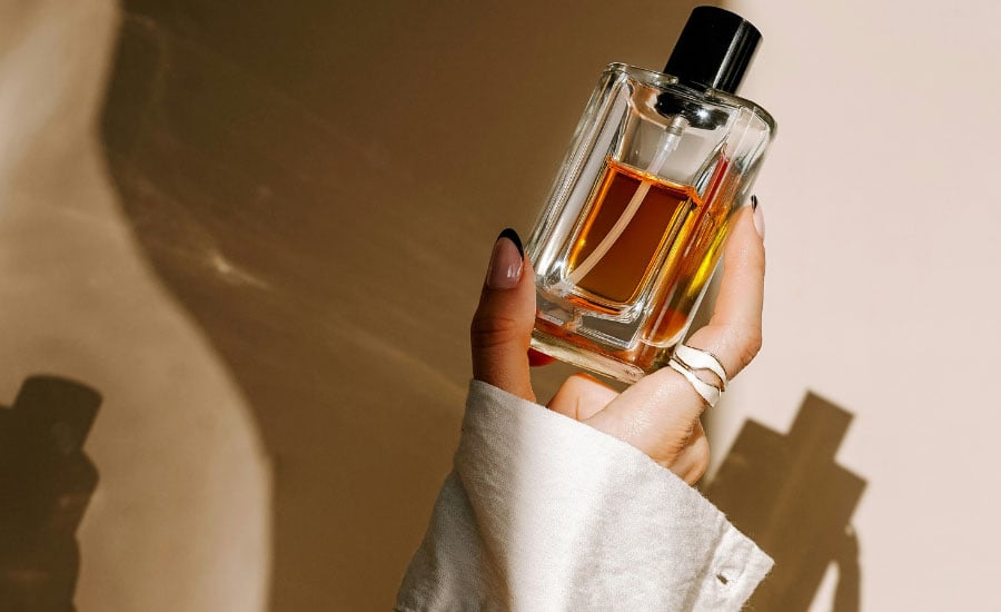 Duft-Lovestory zum Valentinstag zeigt Parfumneuheiten, die einfach zum Verlieben sind.