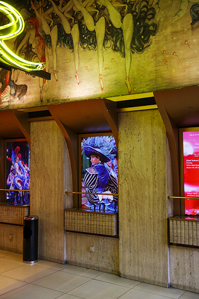 Moulin Rouge / Lea Zirkusartistin / Paris 05-2025