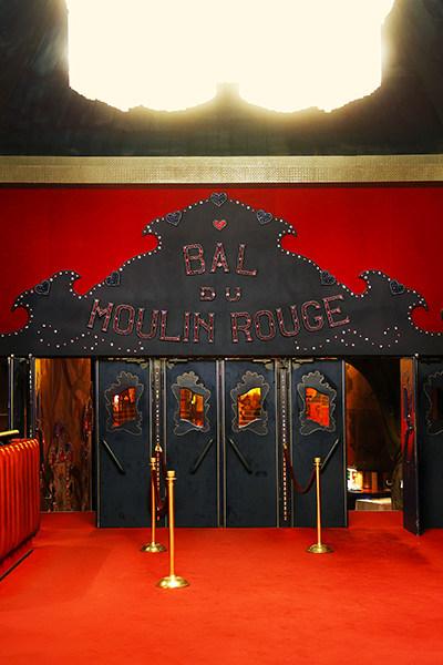Moulin Rouge / Lea Zirkusartistin / Paris 05-2025
