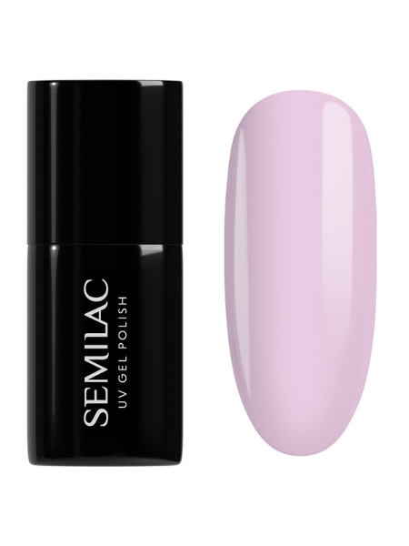 Pastellnägel mit Semilac in Fliederfabren sorgen für softe Vibes.