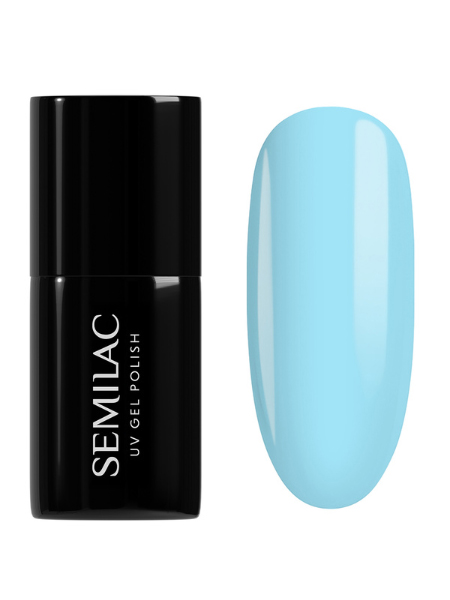 Pastellnägel mit Semilac sorgen in Hellblau für einen Hingucker.