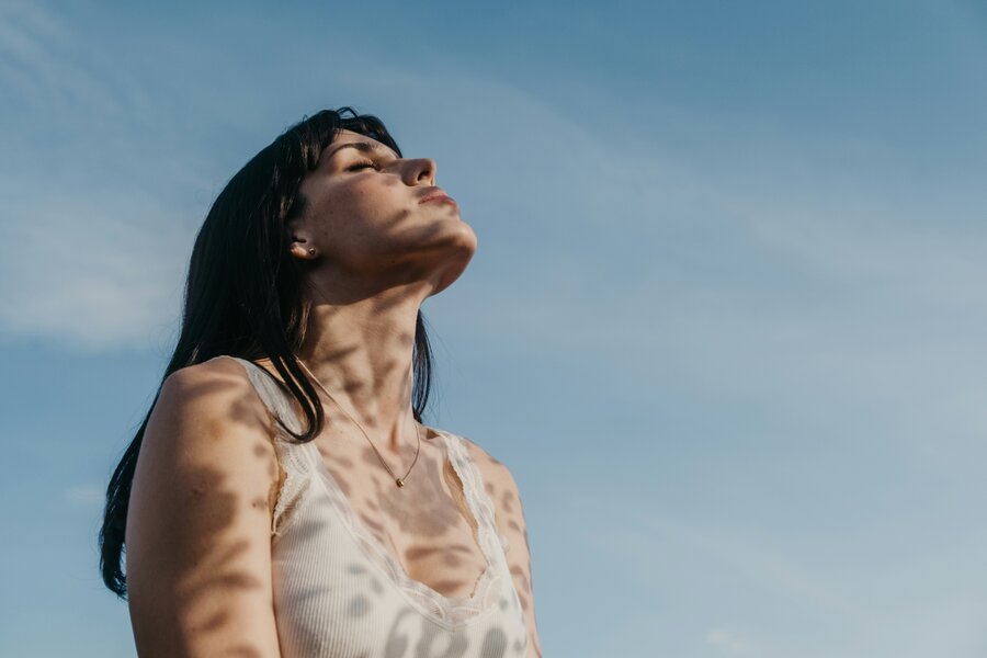 Die Beauty-News im April sorgen für den perfekten Sun-Glow und glänzende Frühlings-Haare