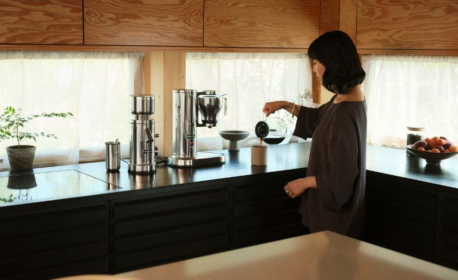 Kaffee gehört für viele zur Morgenroutine dazu - im Sommer auf Eis. Foto: aarke