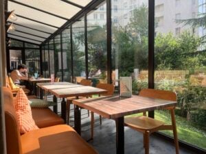 Blick auf den Garten und die Veranda / Foto: eigene Aufnahme