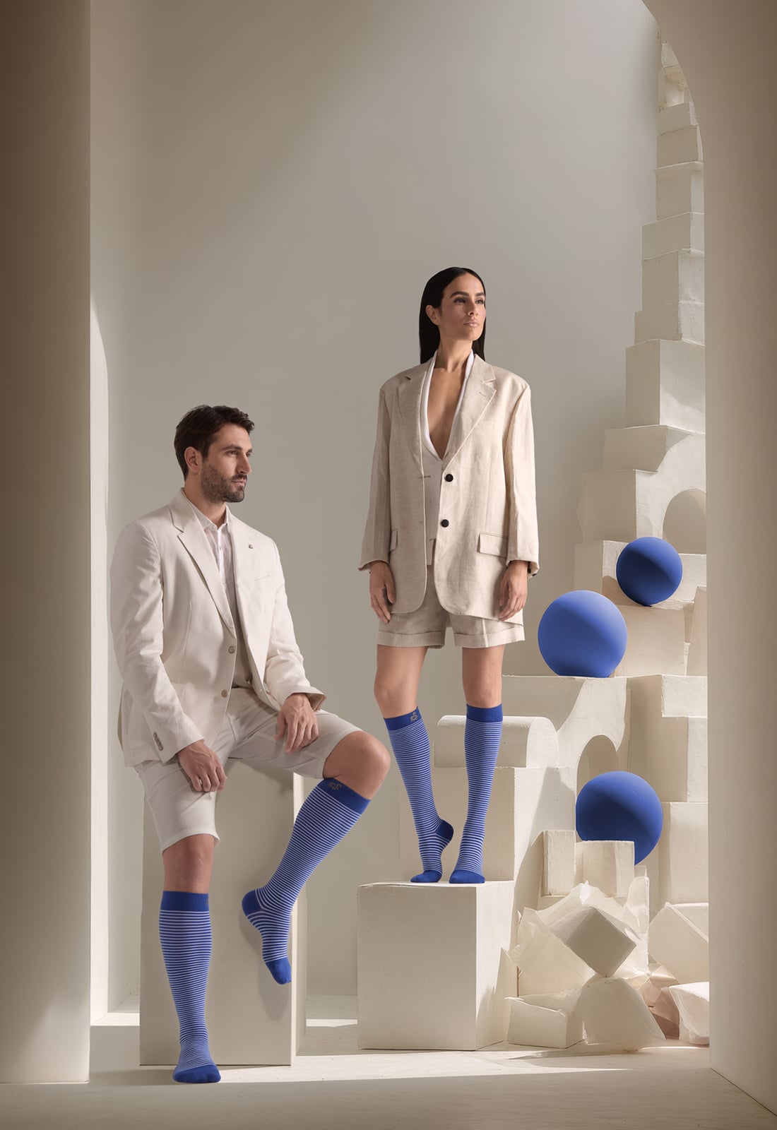 Der Kniestrumpf Stripe Game Poseidon mit einer mehrfarbigen Ringelmusterung eignet sich perfekt für lustige, faszinierende Looks. Foto: Solidea
