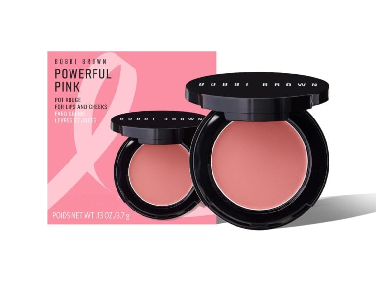 Bobbi Brown Pot Rouge in Powerful Pink mit rosa Verpackung und Pink-Ribbon-Schleife