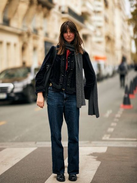 Indigo Jeans zu Schal und Jacke