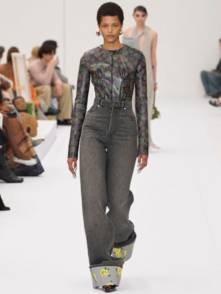 Graue Jeans mit Umschlag unten bei Acne