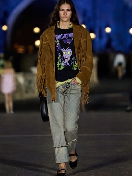 Fransenjacke zu umgeschlagener Jeans bei Coperni