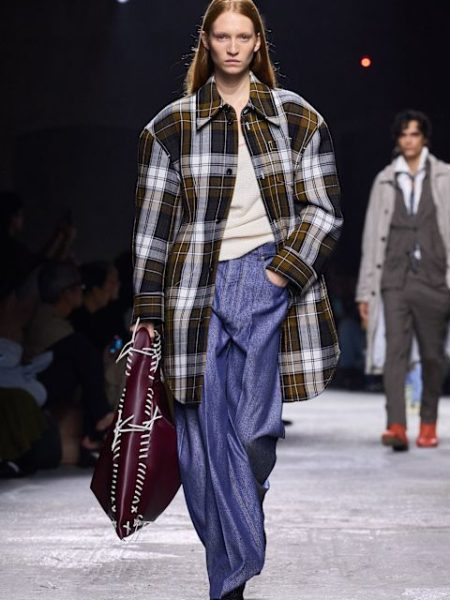 Karomantel zu Wide Leg Jean bei Bottega Veneta