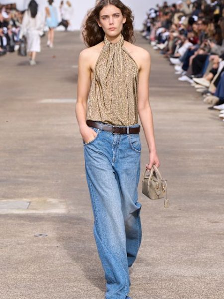 Goldenes Oberteil zu Wide Leg Jeans