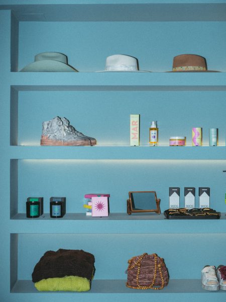 Regal im House of Curated in Lissabon