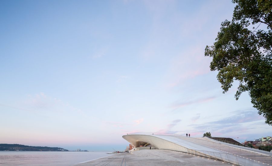 Das maat im Sonnenuntergang. Lissabon.