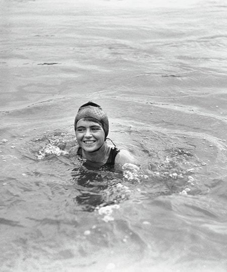 Im Jahr 1927 machte sich die britische Schwimmerin Mercedes Gleitze mit einer Oyster am Handgelenk auf, den Ärmelkanal zu durchschwimmen. Foto: Central Press/Hulton Archive/Getty Images